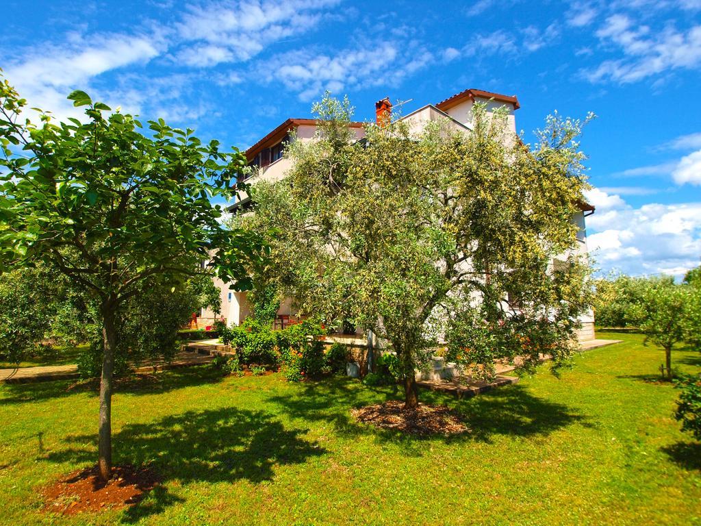 Apartments Milio 1105 Fazana Exterior photo