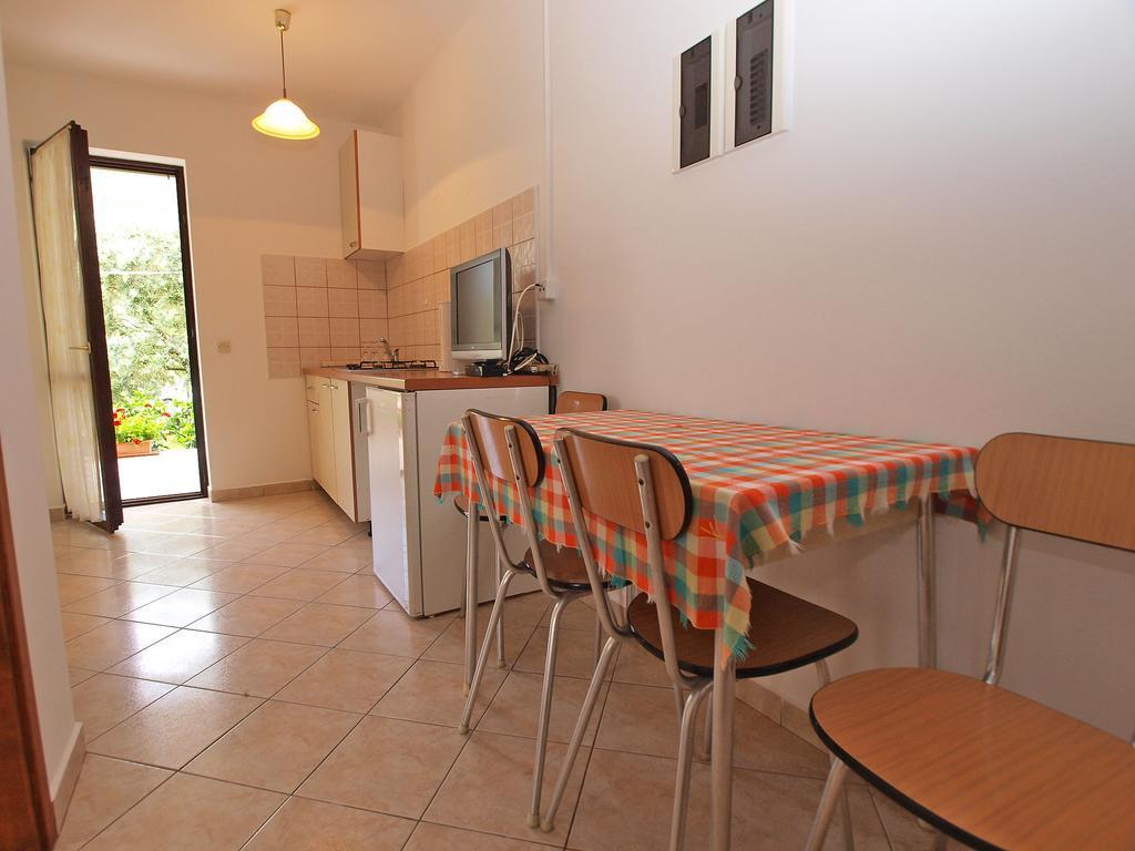Apartments Milio 1105 Fazana Exterior photo